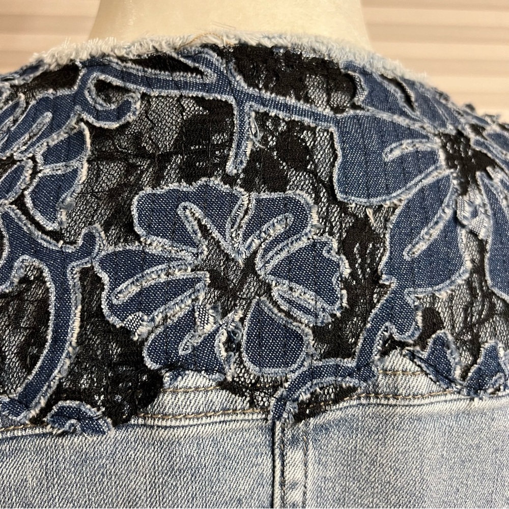 LOGO by Lori Goldstein Special Edition Jean Jacket denim With Lace size 4 NWT - Picture 6 of 11